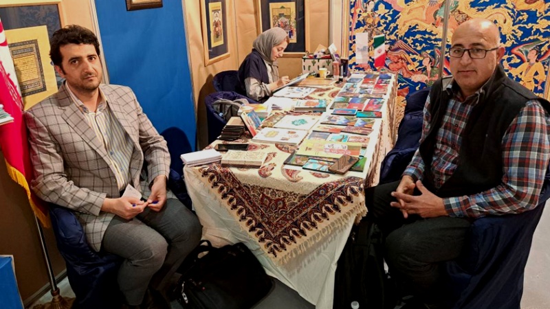 Iranpress: إيران تشارك في معرض الكتاب في مسقط
