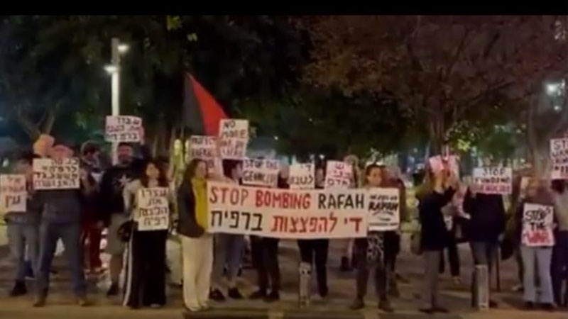 Iranpress: وقفة احتجاجية لمعارضي نتنياهو في تل أبيب