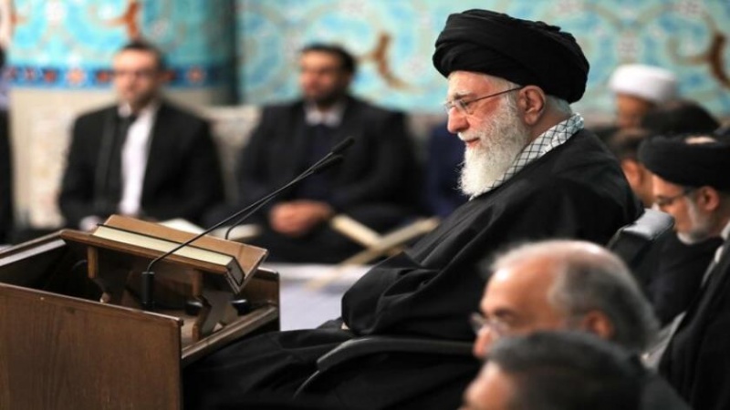 Iranpress: قائد الثورة: العالم الإسلامي سيشهد زوال الغدة السرطانية الصهيونية