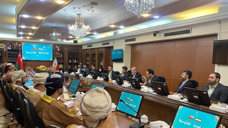 Iranpress: إيران وسلطنة عمان تؤكدان على تطوير التعاون الثنائي