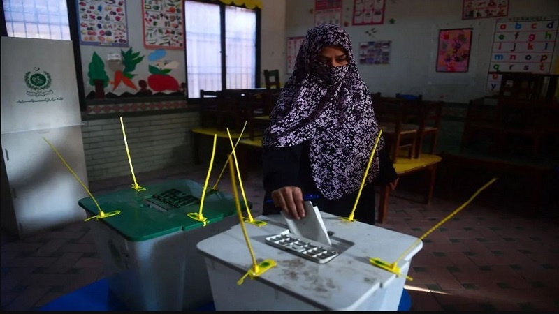 Iranpress: بدء التصويت في الانتخابات العامة بباكستان