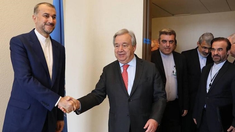 Iranpress: وزير الخارجية الإيراني يجتمع مع الأمين العام للأمم المتحدة في جنيف