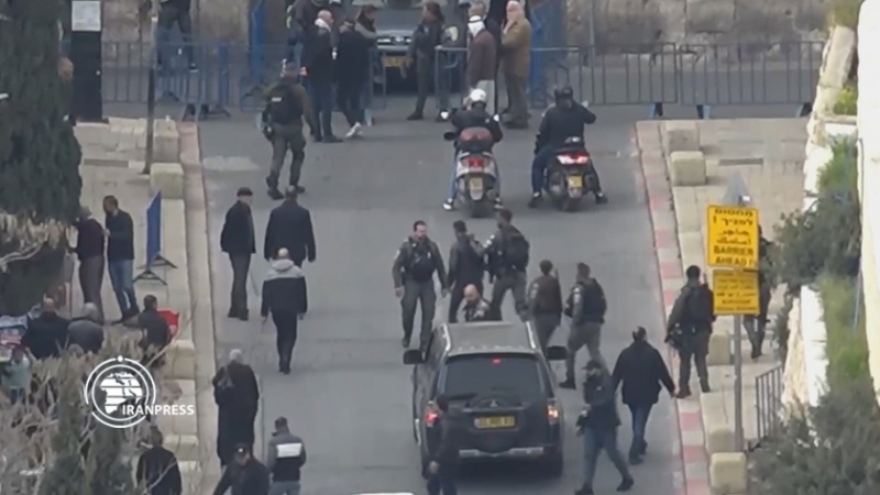Iranpress: الاحتلال الإسرائيلي يشدد قيوده على دخول الفلسطينيين إلى المسجد الأقصى