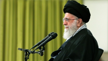 قائد الثورة: الثقة بالجمهور والإسلام عامل لصمود وتقدم إيران + فيديو