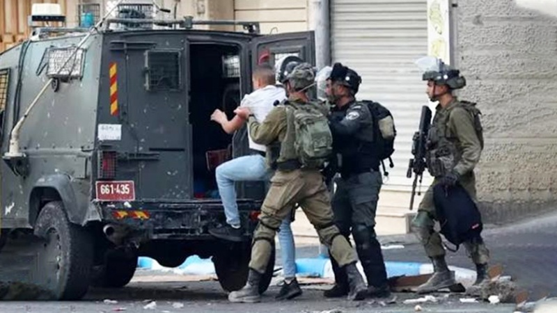 Iranpress:  قوات الاحتلال تشن حملة اعتقالات في الضفة الغربية