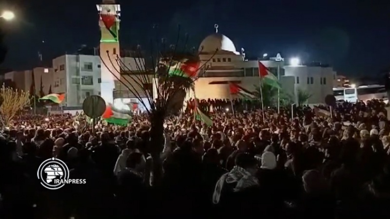 Iranpress: وقفة احتجاجية للأردنيين أمام سفارة الاحتلال دعما لغزة + فيديو