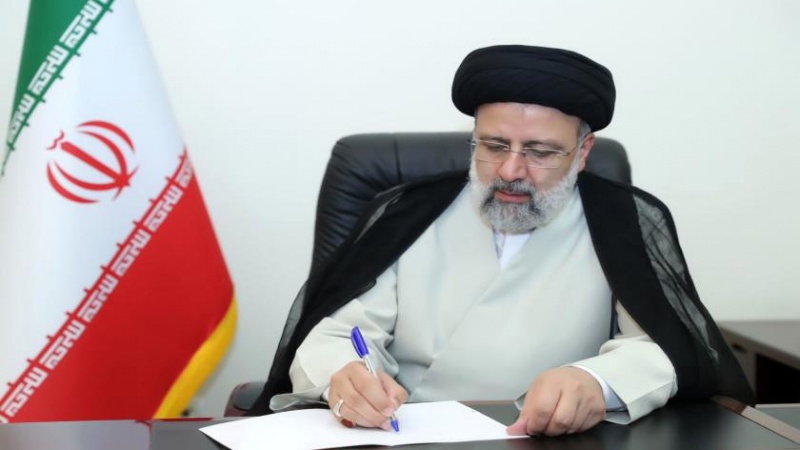 Iranpress: رئيس الجمهورية يدعو قادة الدول الإسلامية لتشجيع السلام بين المسلمين