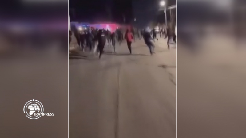 Iranpress: الشعب الأردني يحاول اقتحام سفارة الكيان الإسرائيلي في العاصمة عمان + فيديو