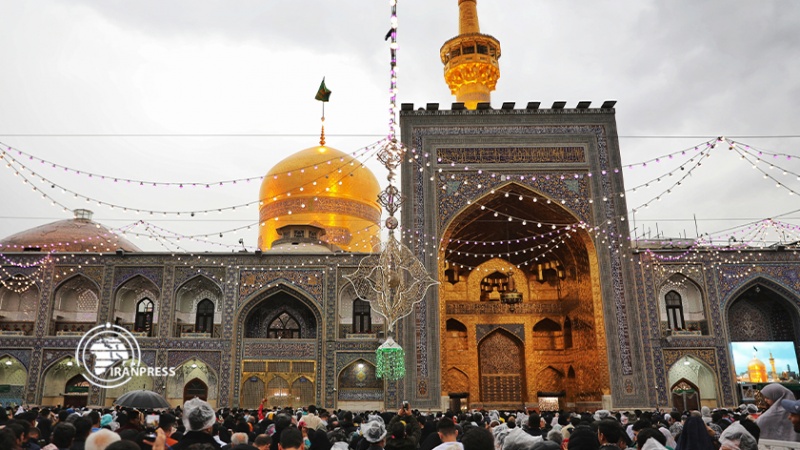 Iranpress: أجواء عيد النوروز في مرقد الإمام علي بن موسى الرضا (ع)