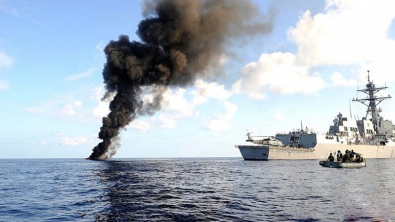 Iranpress: هجوم صاروخي يستهدف سفينة شحن قرب اليمن