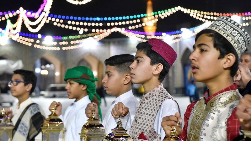 Iranpress: بالصور.. إقامة مراسم استقبال شهر رمضان المبارك في الحرم الرضوي الشريف