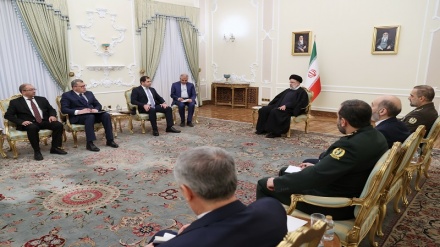 الرئيس الإيراني يؤكد على عدم قبول تغييرات في الحدود